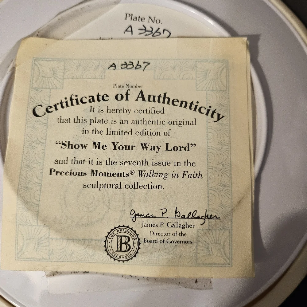 Precious moments, 3-d‎ collector plate, show me your way Lord